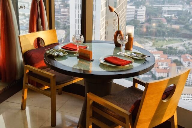 Saffron Restaurant Banyan Tree Bangkok Tische