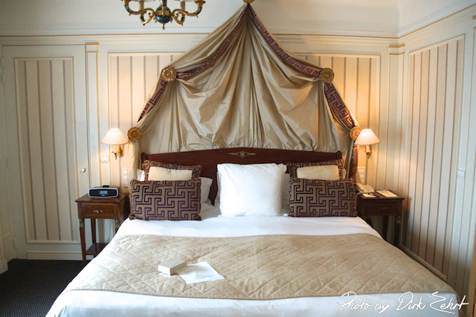 Napoleon Hotel Paris -Suite mit Bett