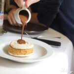 Rech Restaurant Paris - Dessert mit Schokolade übergossen