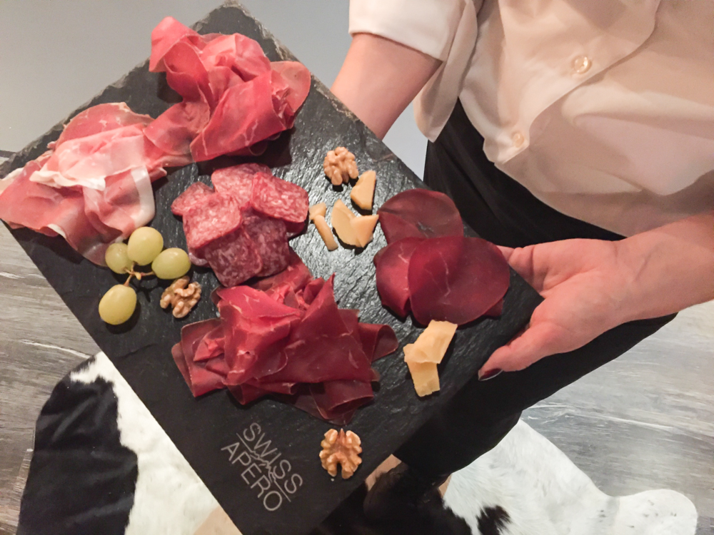 Bündnerfleisch und Mehr auf der Schweizer Apero Platte