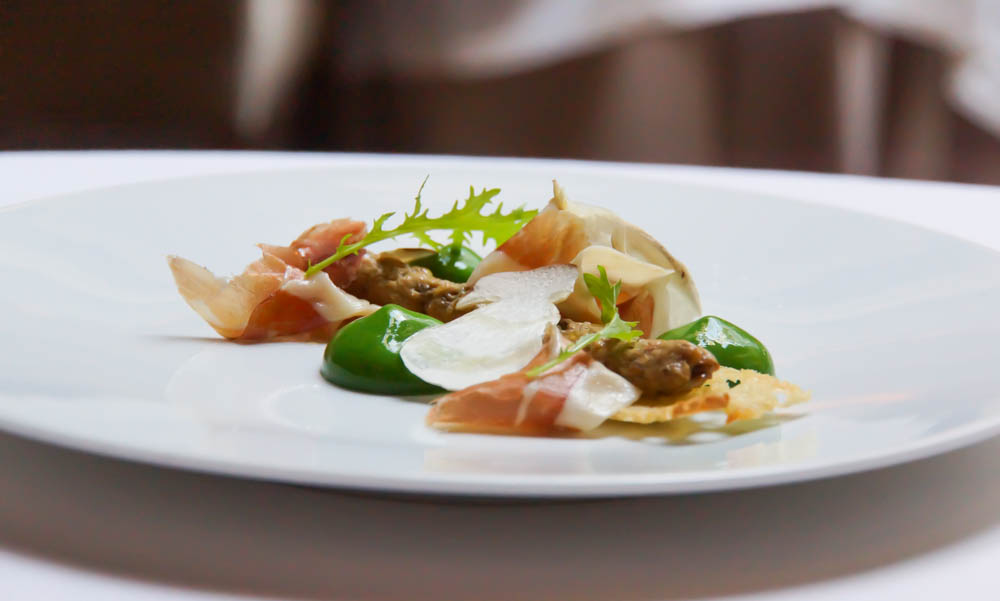 Le Chapon Fin Restaurant - Steinpilze, Olivenölbrot und Pata Negra