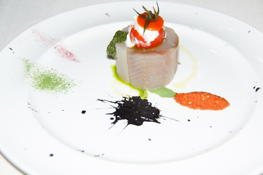 Felchen, Burrata, Tomaten und Pesto