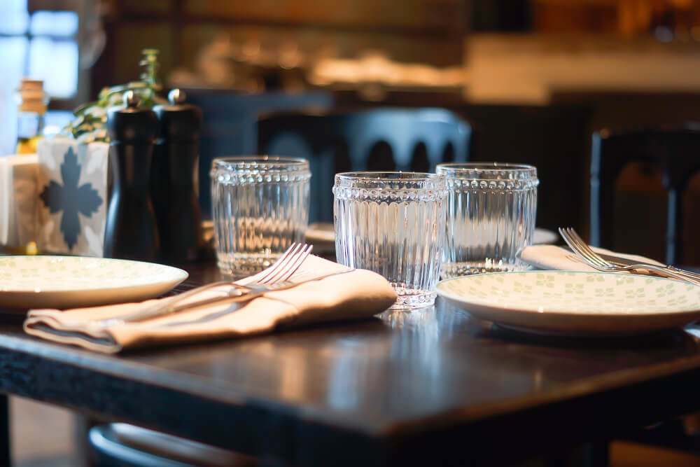 Nofar Restaurant Moskau - Schlichte edle Tischdeko