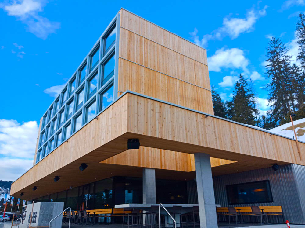 Revier Mountain Lodge Lenzerheide - Aussenansicht Hotel