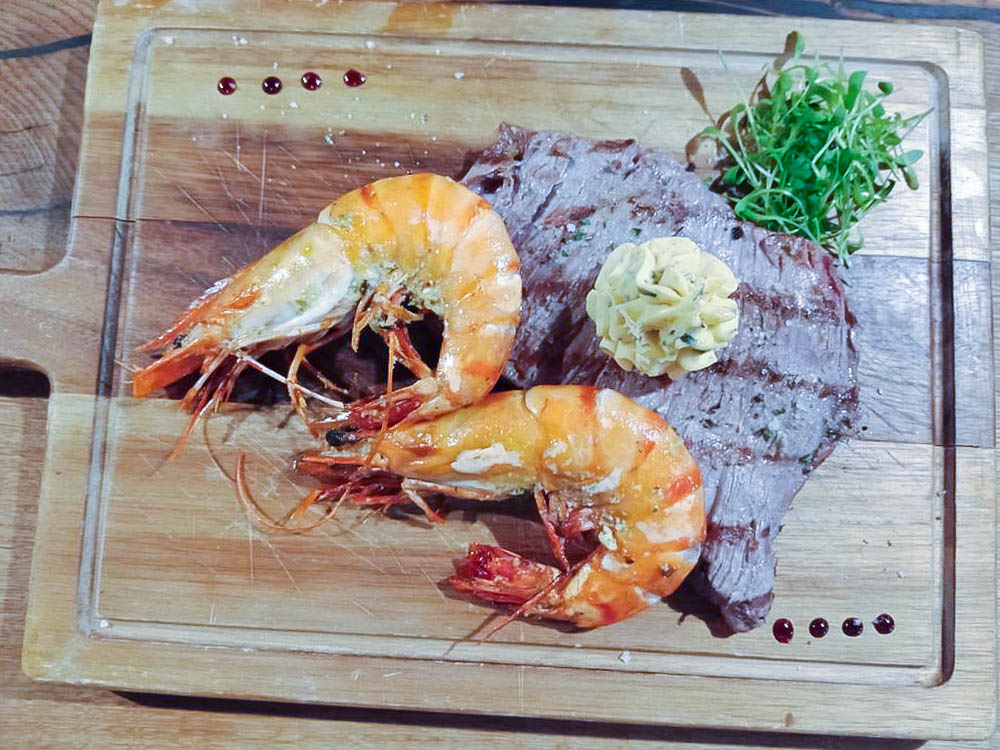 Revier Mountain Lodge Lenzerheide - Surf and Turf vom Josper Grill