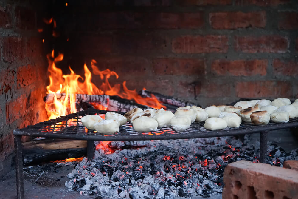 Botlierskop Game Reserve & Villas - Brot über dem Feuer geröstet