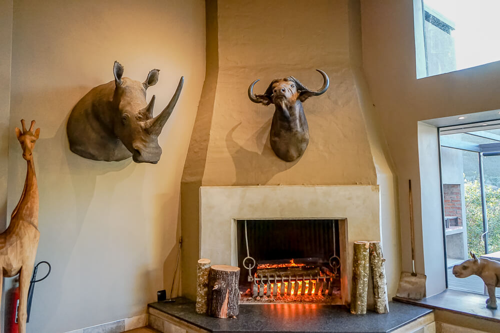 Botlierskop Game Reserve & Villas - Kaminzimmer im Hotel