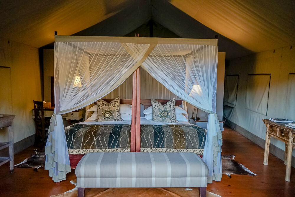 Botlierskop Game Reserve & Villas - Luxuszelt mit Bett