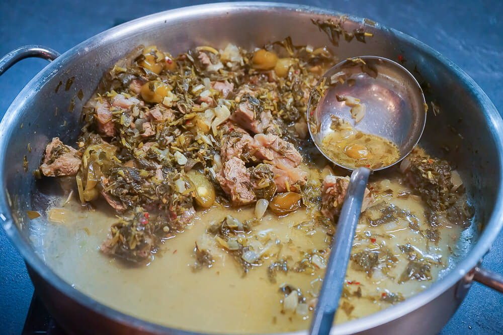 Chveni Restaurant Tiflis - Gericht in Vorbereitung