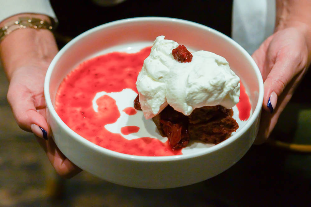 The Repa Restaurant - Pflaumenkuchen mit Sahne