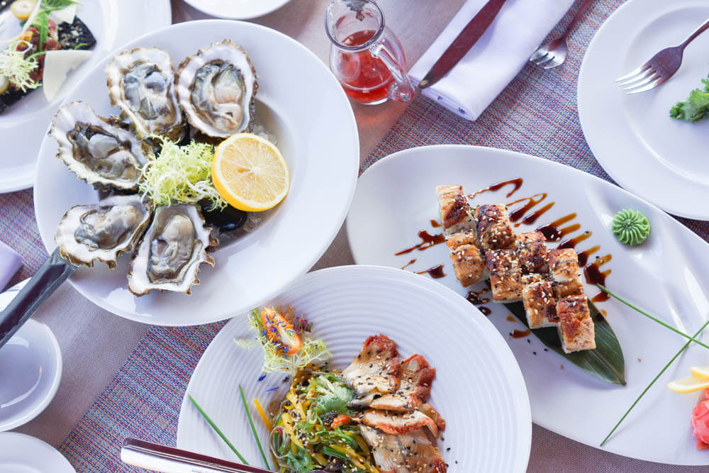 Chayka Restaurant, St. Petersburg - Austern und feine Salate