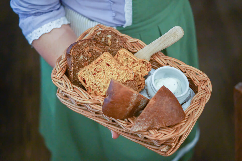 FermA Restaurant St. Petersburg - selbstgemachtes Brot