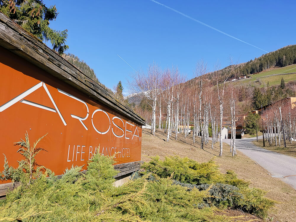 Arosea Life Balance Hotel -Einfahrt zum Hotel 1
