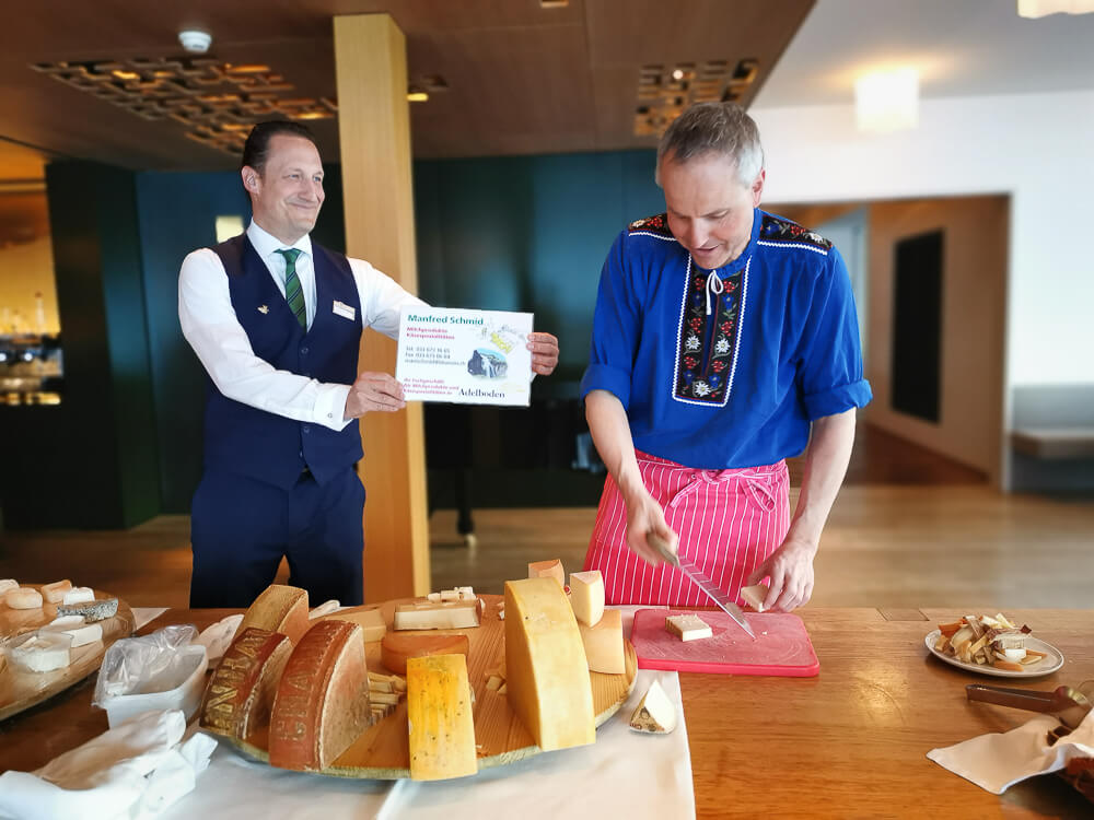 Parkhotel Bellevue & Spa Adelboden - Manfred Schmid der lokale Kaesehaendler