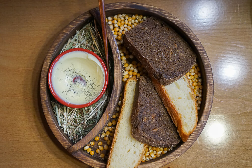 Po tihomu Gastrobar, Sochi - Brot und Butter