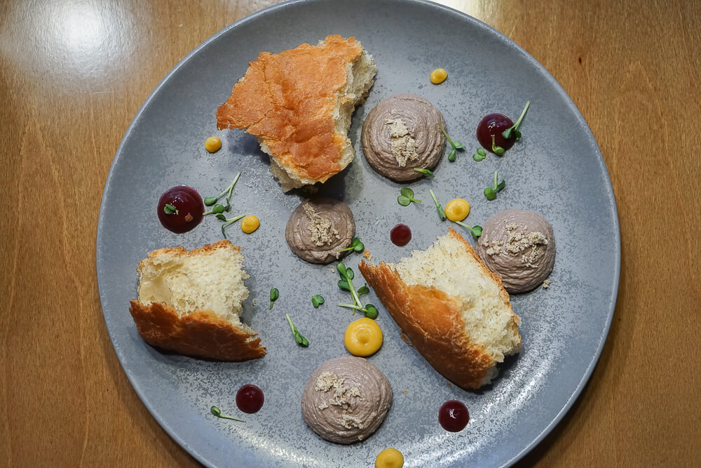 Po tihomu Gastrobar, Sochi - Leberpastete, Brioche