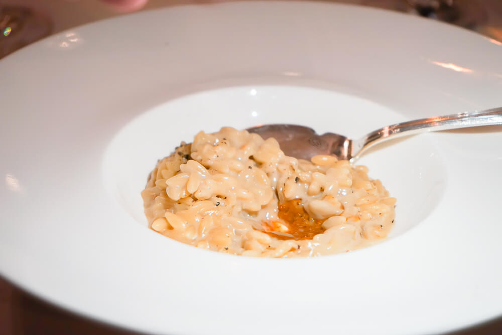 Cristina Bowerman, St. Moritz Gourmet Festival - Cacio & pepe - smoked pearl barley, sea urchins 2
