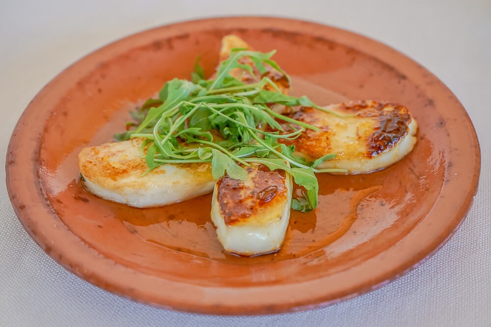 Casale Panayiotis, Zypern - gegerillter Halloumi mit Honig