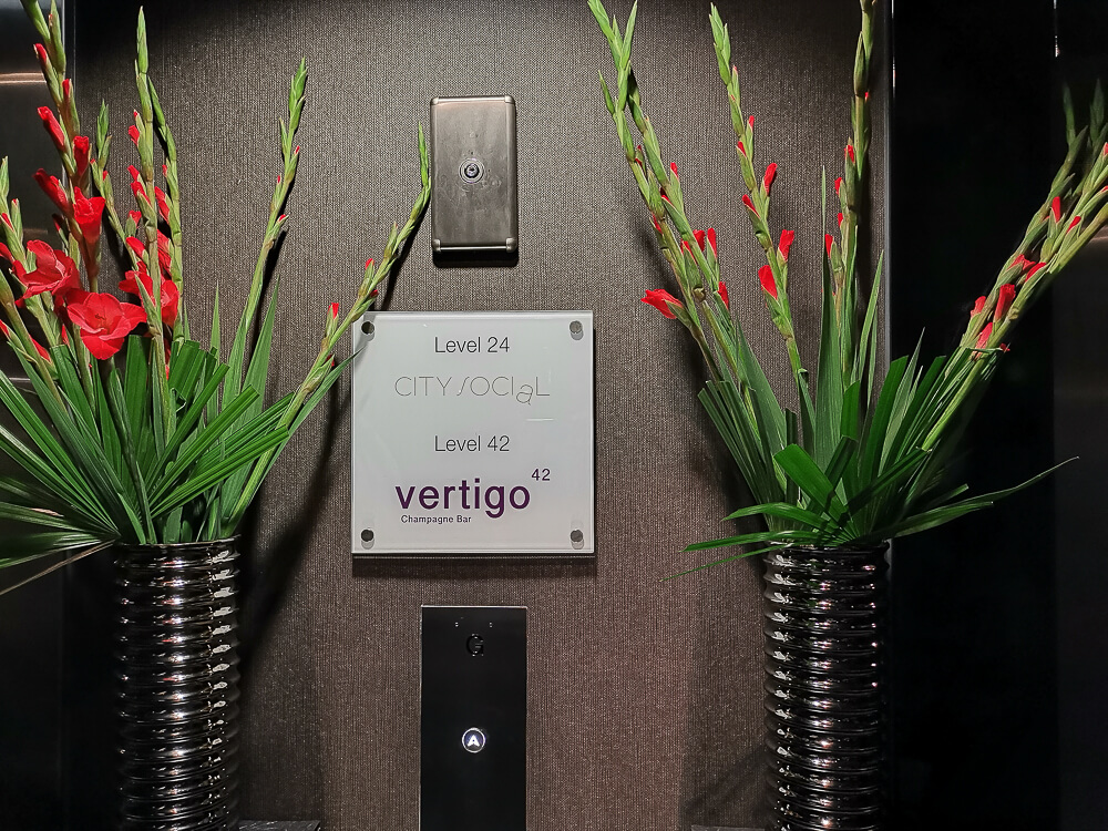 City Social Bar - City, London - Lift Eingang