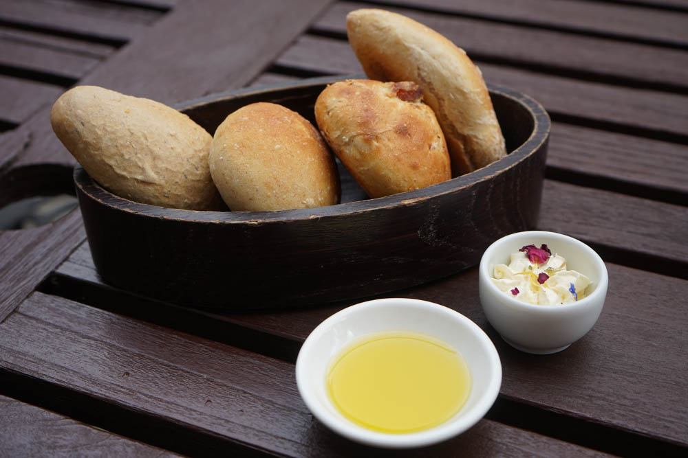 Restaurant Florhof, Zürich - Butter, Brot, Öl, alles vom Besten