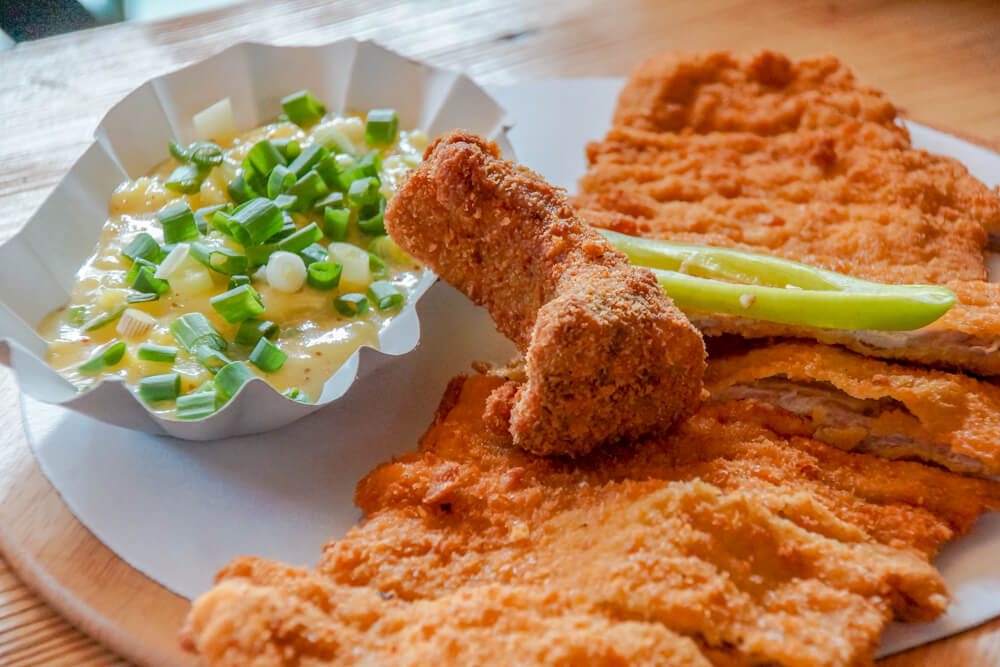 Buja Disznó(k) Restaurant, Budapest - Schweineschnitzel vom Allerfeinsten