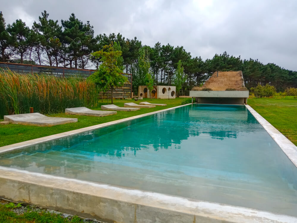 Rio do Prado Hotel, Portugal - Pool mit gepflegtem Garten
